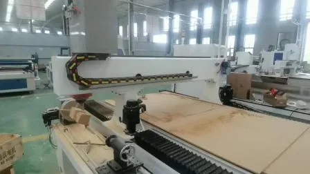 Enrutador CNC Atc de disco lineal para puertas de madera, muebles, gabinetes, grabado, corte, perforación con herramienta automática, cambio de husillo de refrigeración por aire